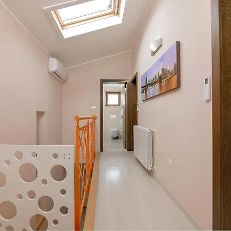 Cozy Villa In Vizinada With Private Garden *
