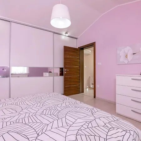 Cozy Villa In Vizinada With Private Garden