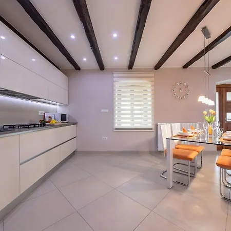 Cozy Villa In Vizinada With Private Garden Vila Labinci
