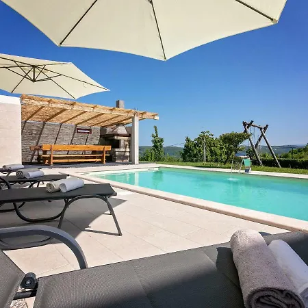 Cozy Villa In Vizinada With Private Garden
