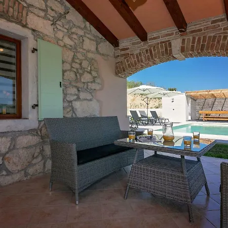 Cozy Villa In Vizinada With Private Garden * Labinci