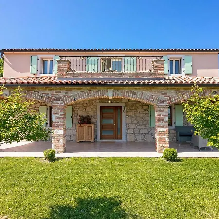 Villa Cozy Villa In Vizinada With Private Garden Labinci