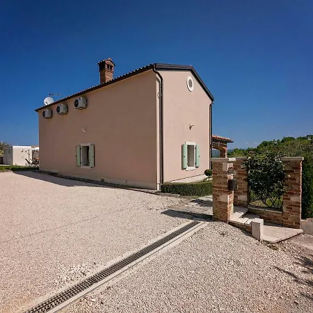 Cozy Villa In Vizinada With Private Garden *
